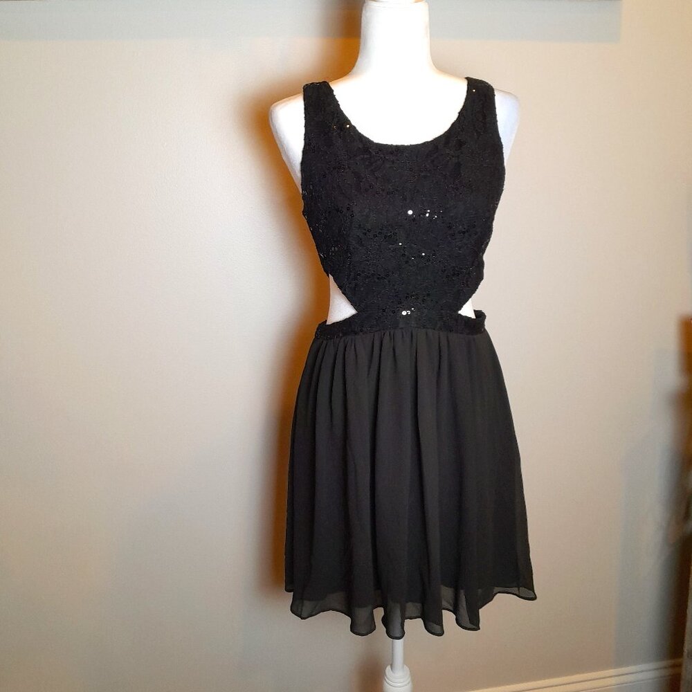 Little Black Party Dress Flowy Bottom Keyhole sides Sequin #Concert #Nightout